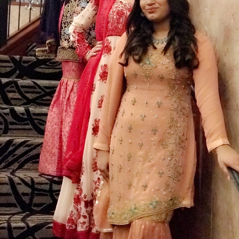 Pakistani dress Shalwar Kameez - Picture 2 of 3